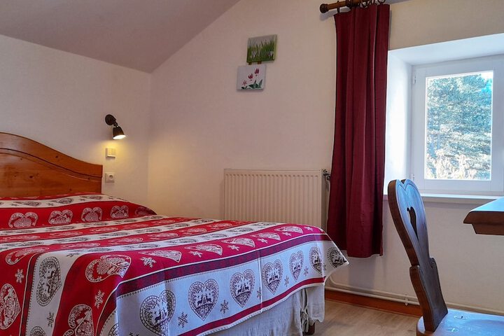 Room 4 of 9