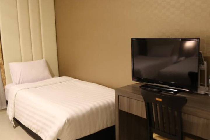 Room 32 of 61