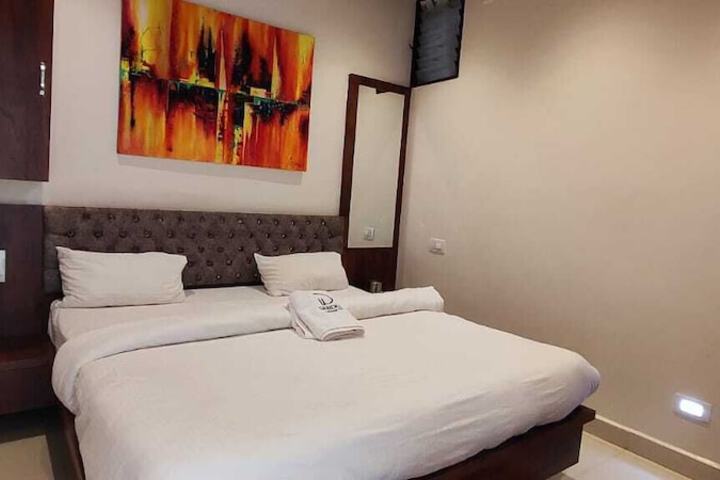 Room 9 of 26