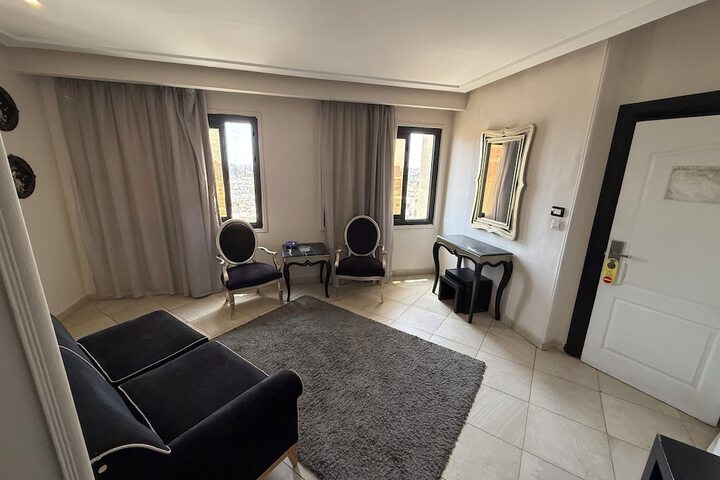 Room 17 of 36