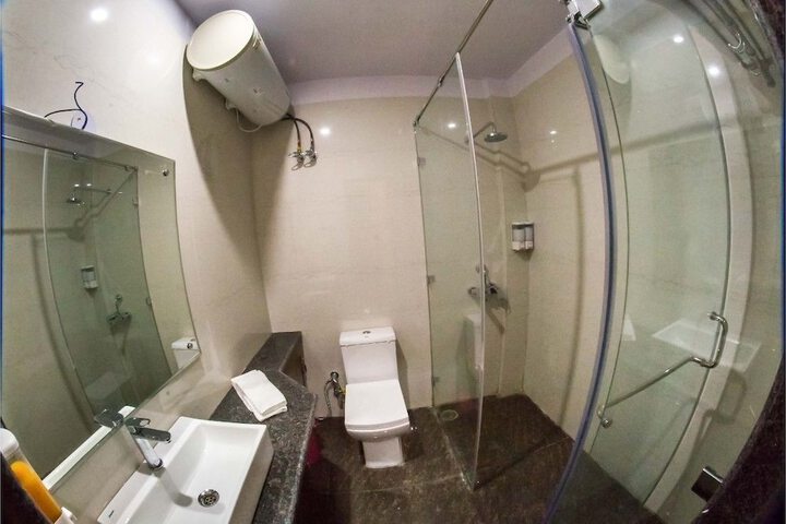 Room 12 of 38