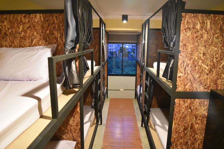 Room 4 of 82