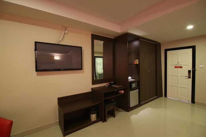 Room 13 of 25