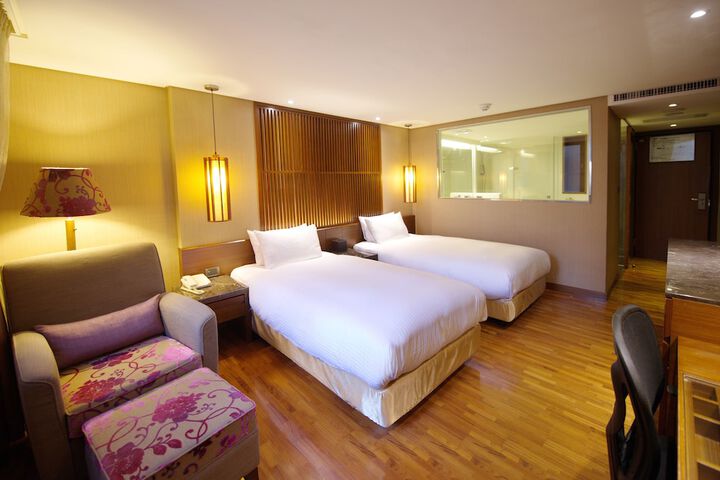Room 7 of 48