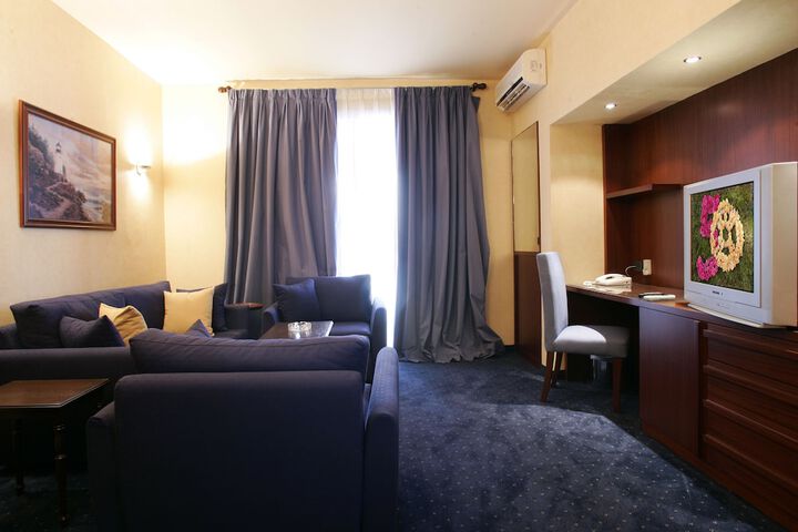 Room 27 of 53