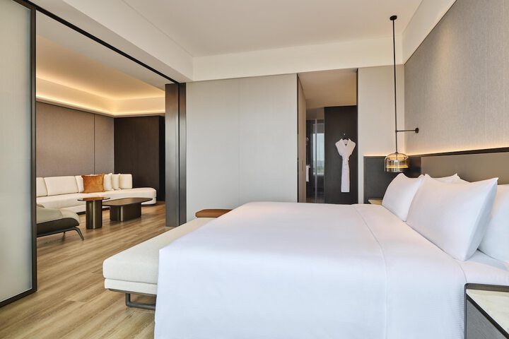 Room 48 of 93