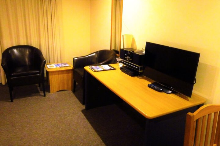 Room 27 of 38