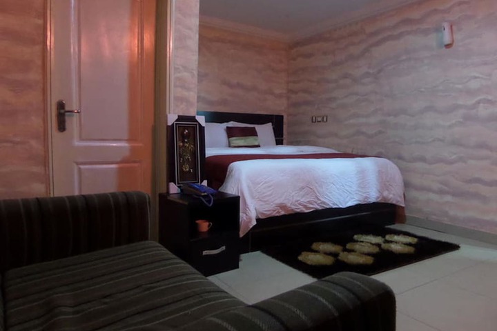 Room 11 of 35