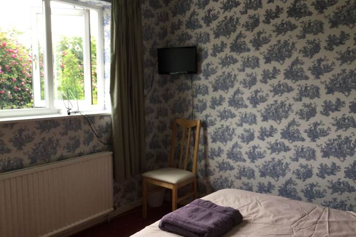 Room 6 of 12