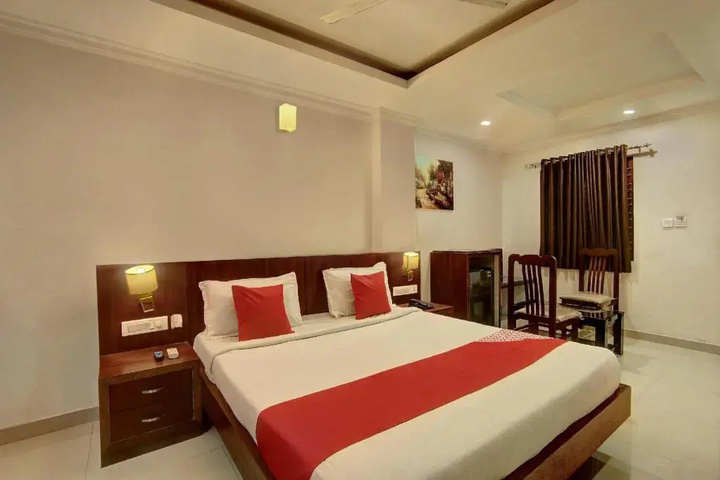 Room 6 of 12