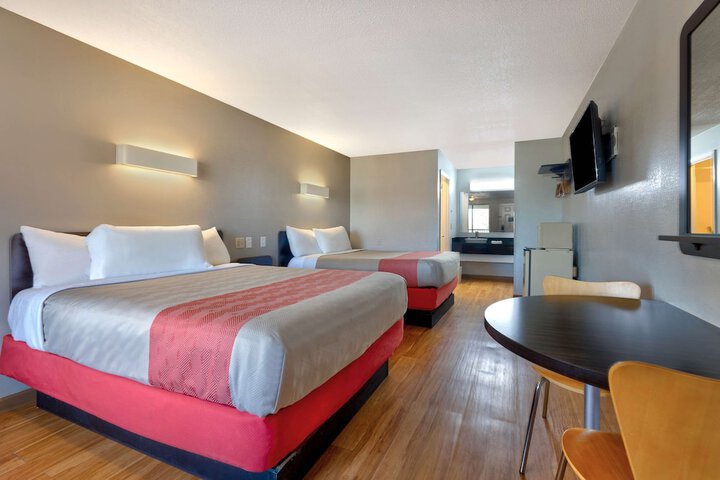 2 Queen Beds (9 of 11)