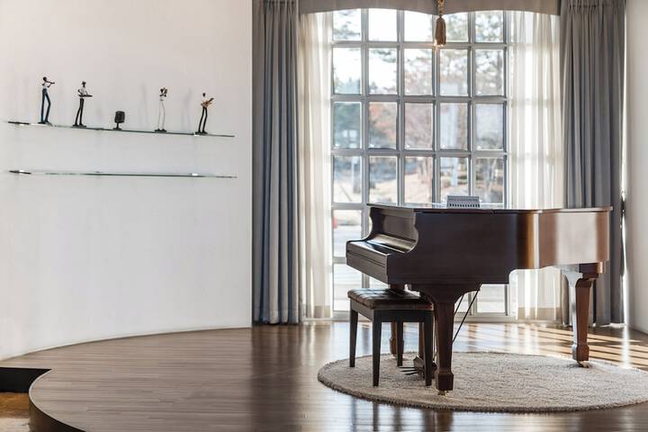 Guest Lobby