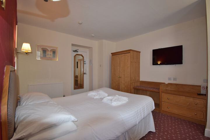 Room 5 of 92