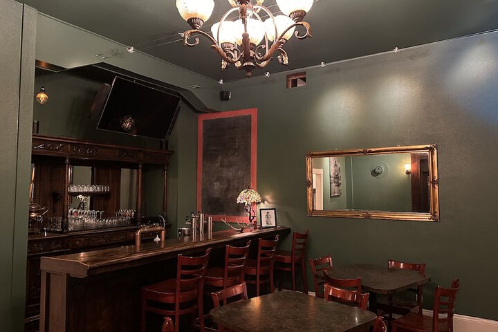 Lounge 42 of 49