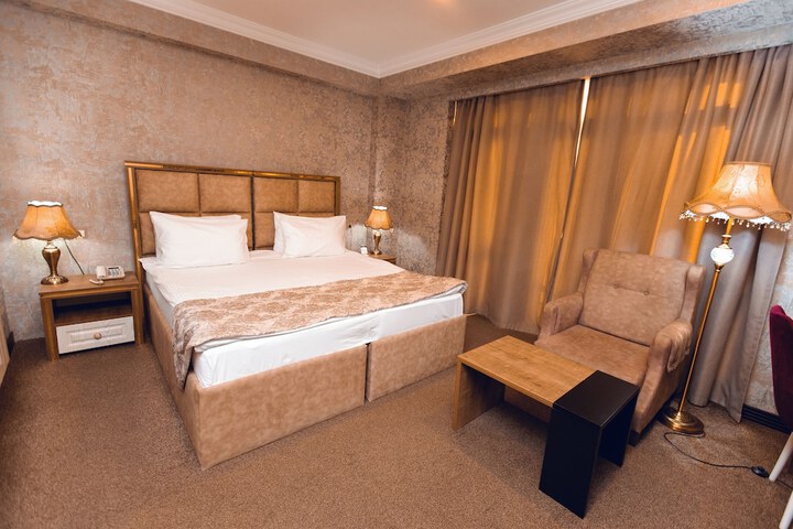 Room 18 of 30