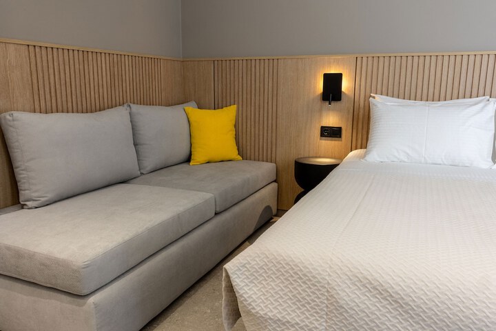 Room 9 of 19