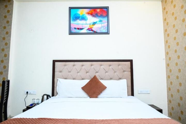 Room 4 of 10