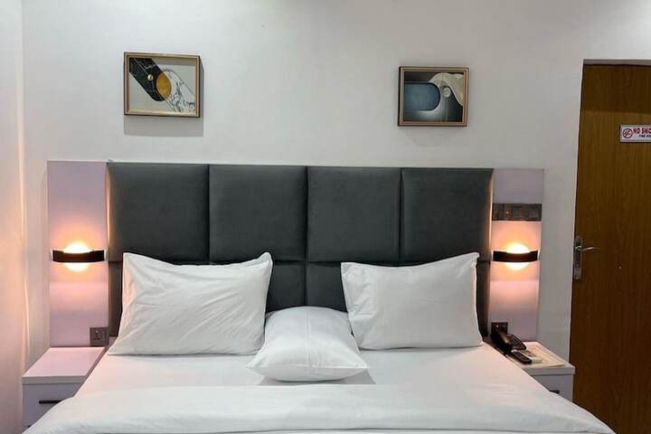 Room 12 of 24