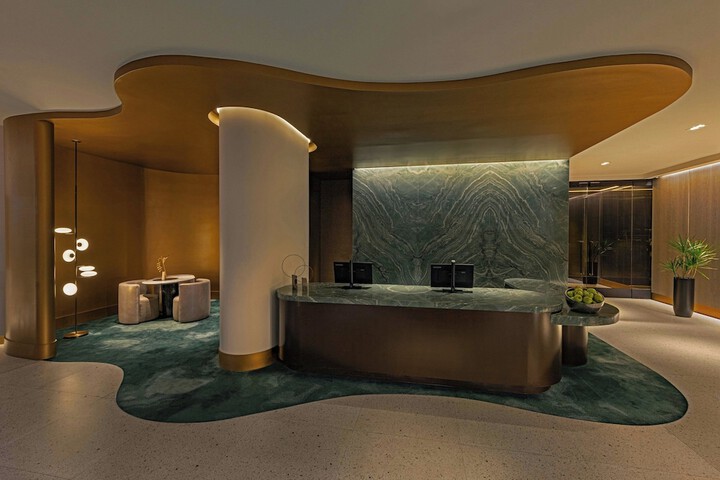 Check-in/check-out kiosk
