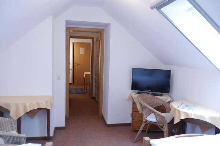 Room 3 of 33