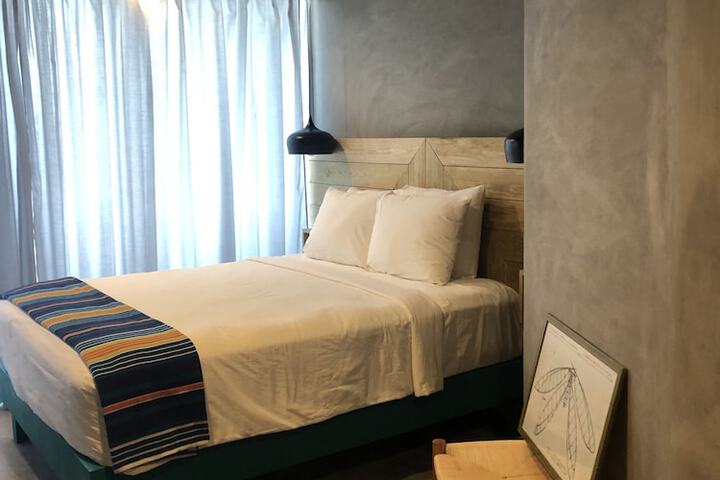 Room 10 of 68