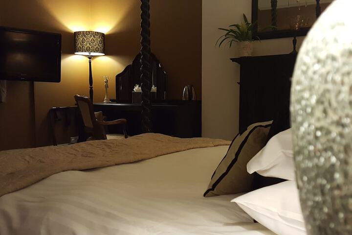 Room 11 of 50