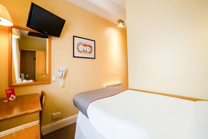 Room 9 of 43