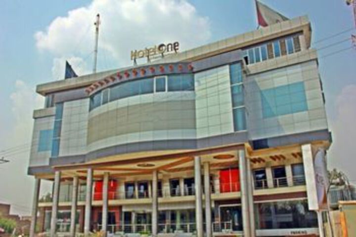 Hotel One Gujrat
