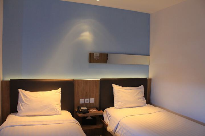 Room 19 of 53