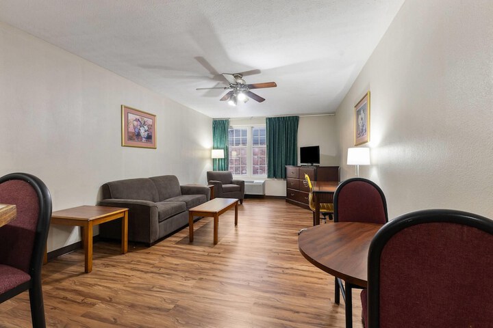 Room 28 of 46