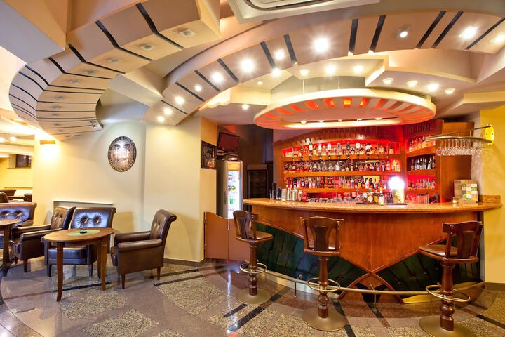 Lounge 72 of 81