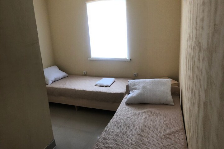 Room 6 of 12