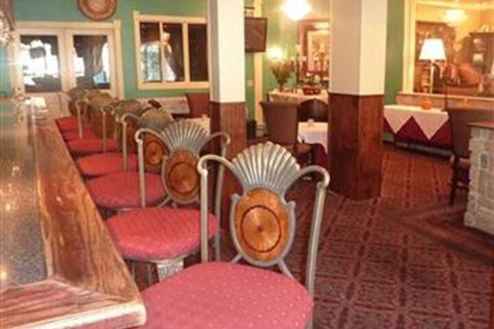 Lounge 47 of 63