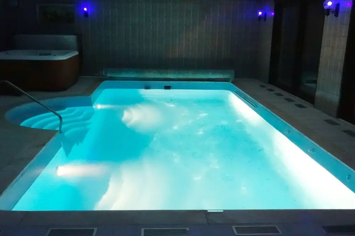 Pool 12 of 18