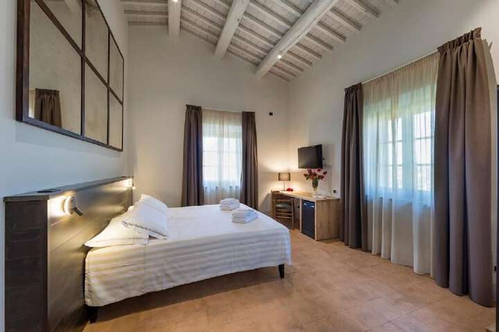 Room 3 of 52