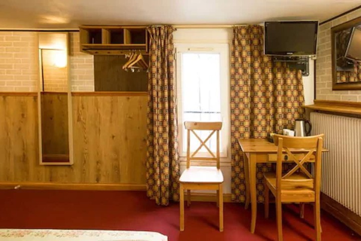 Room 5 of 34