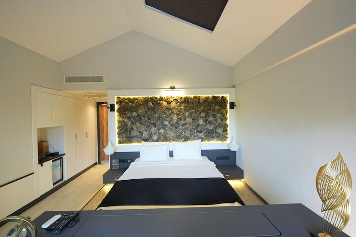 Room 73 of 155