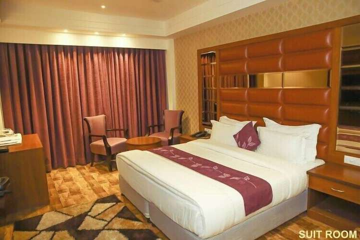 Room 5 of 12