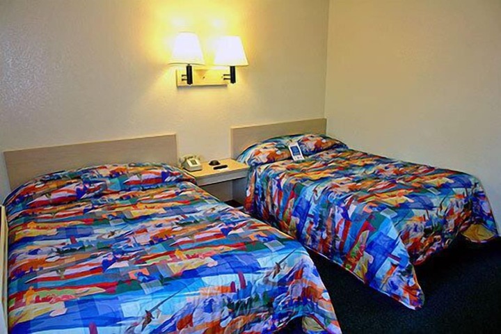 Room 17 of 37
