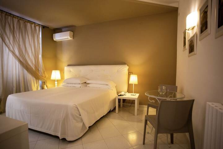 Room 33 of 61