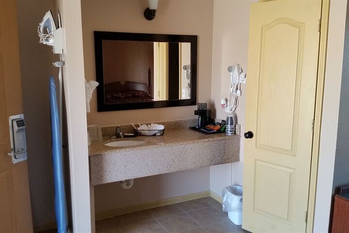 Room 25 of 47