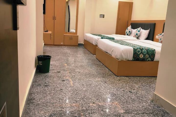 Room 6 of 15