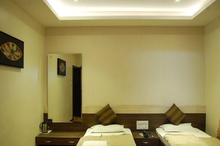 Room 6 of 34