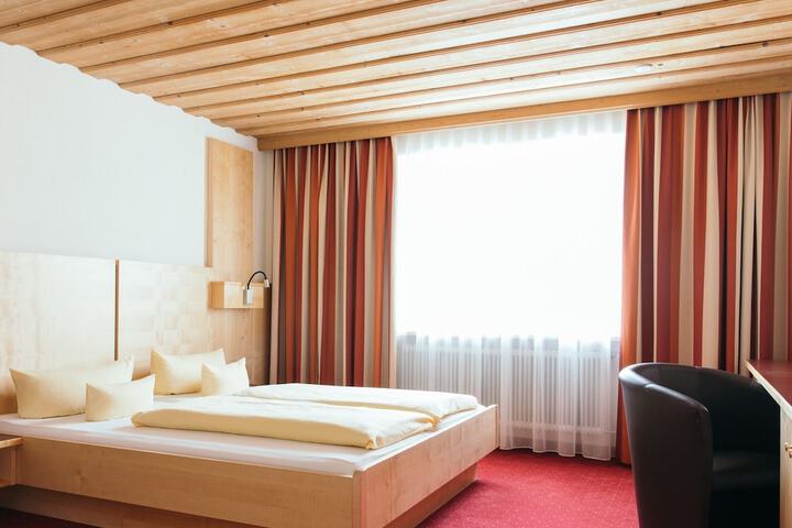 Room 7 of 75