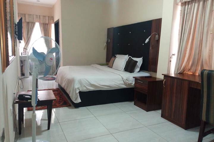 Room 4 of 23