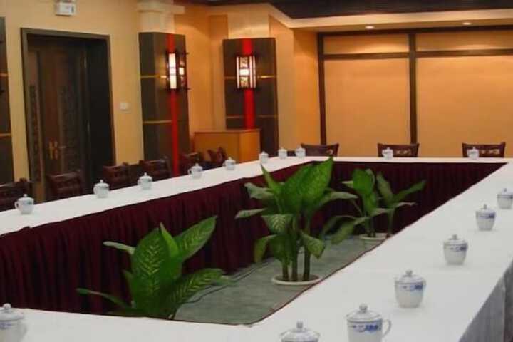 Business Center 76 of 82