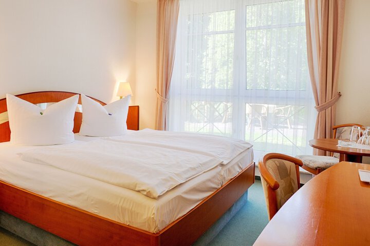 Room 11 of 37