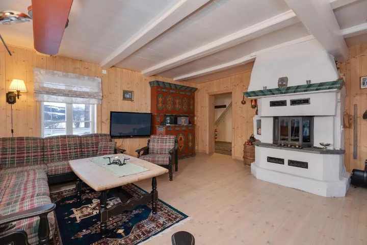 Room 4 of 7