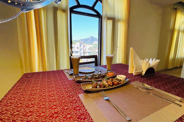 Dining 55 of 64