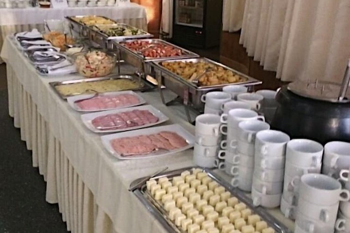 Dining 45 of 51